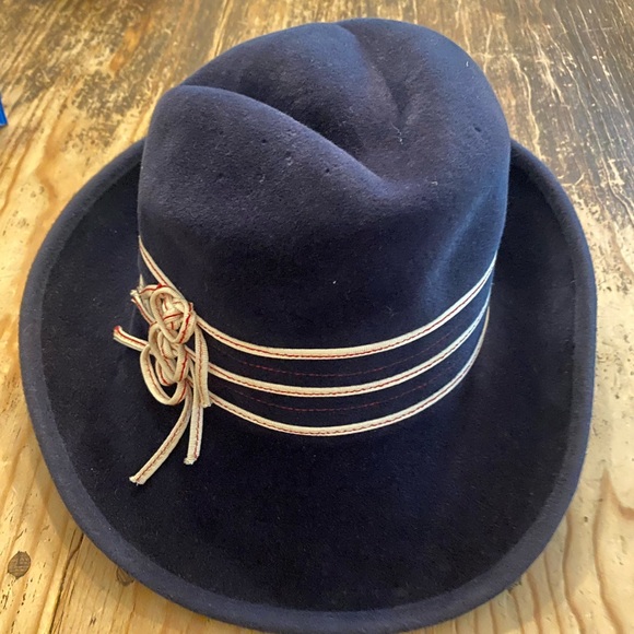 Designer vintage Jacoll fedora hat Navy felt with white ribbon and red stitching - Picture 1 of 6